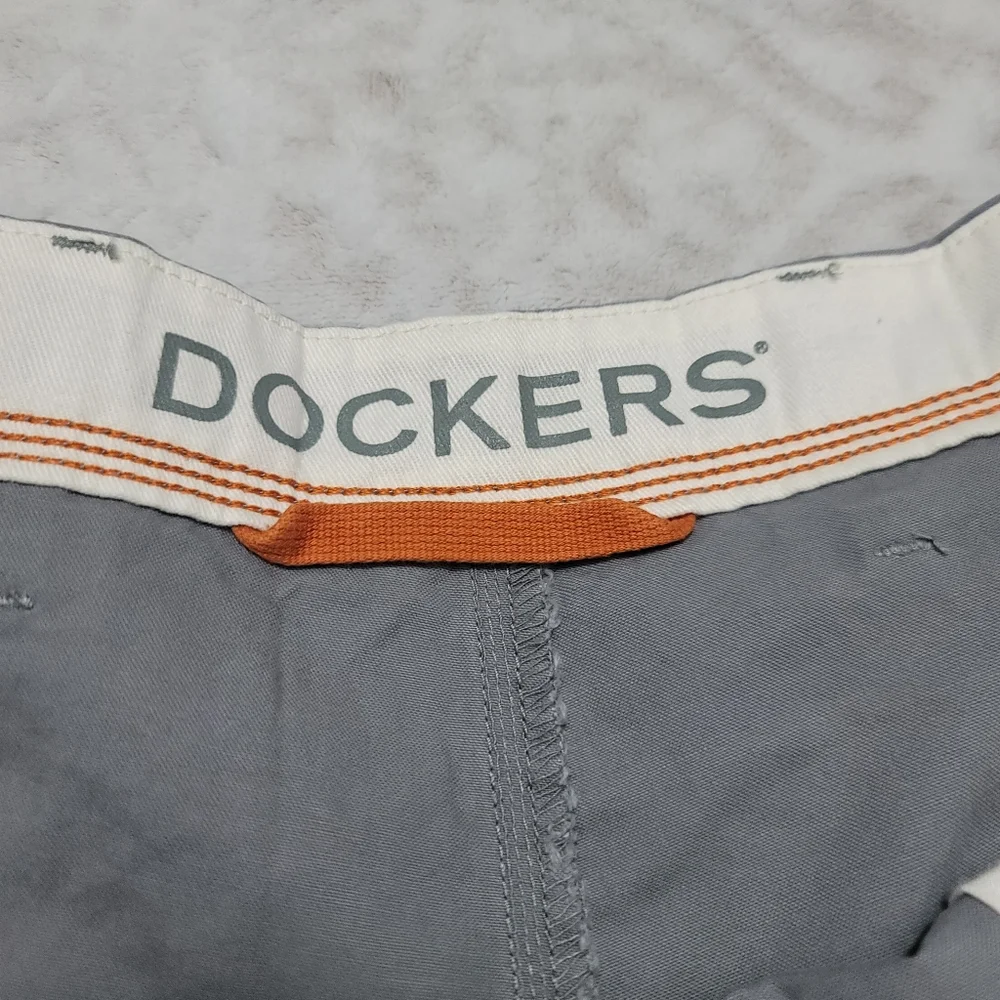 Dockers Flat Front Shorts Straight Fit Men's‎ Size 40 Gray NWT